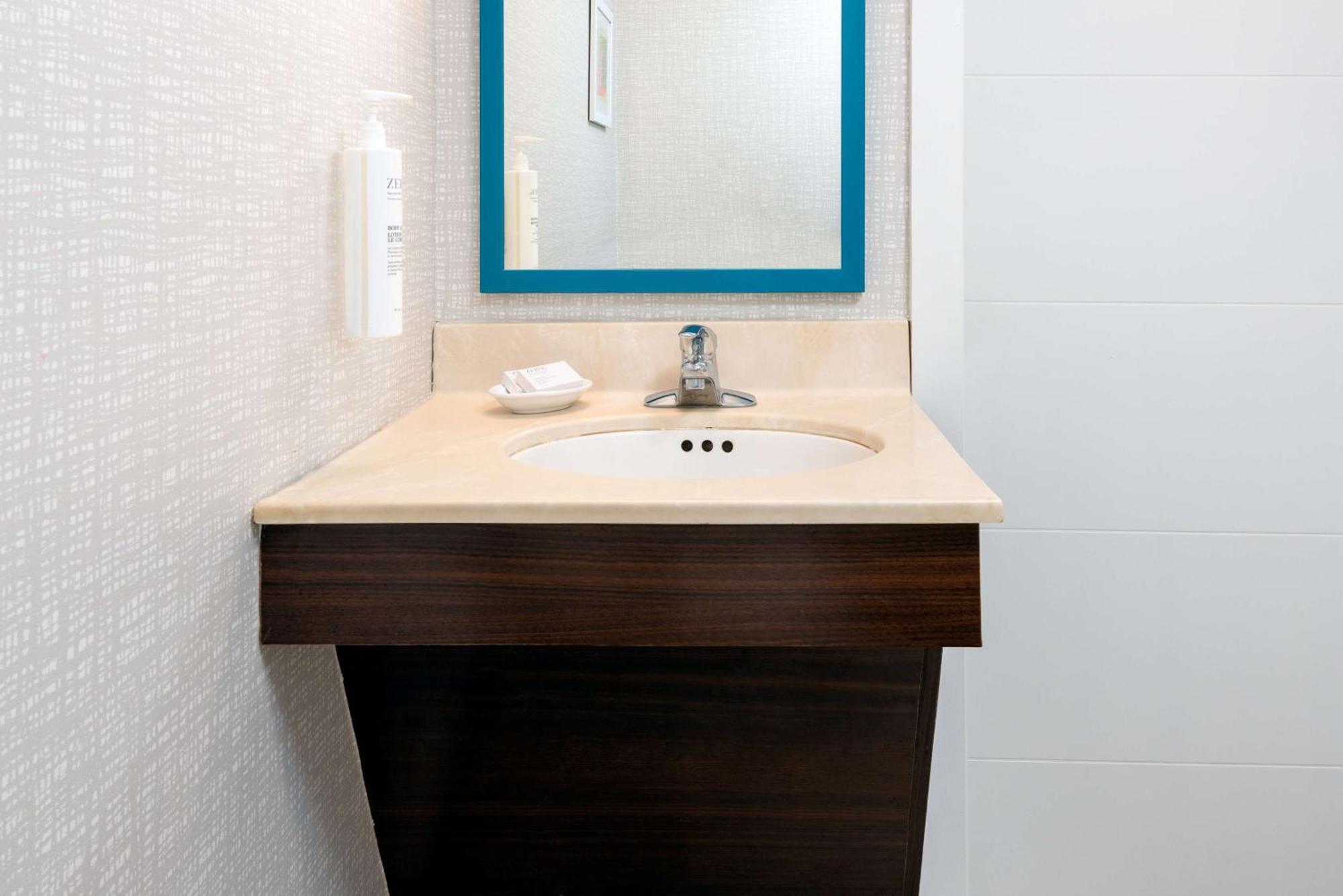 Hampton Inn Hartford Airport Windsor Locks Kültér fotó
